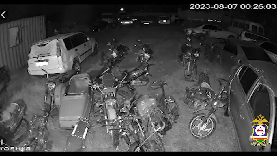 В Сунтарском районе полицейские установили подозреваемых в хищении мотоциклов со штрафстоянки